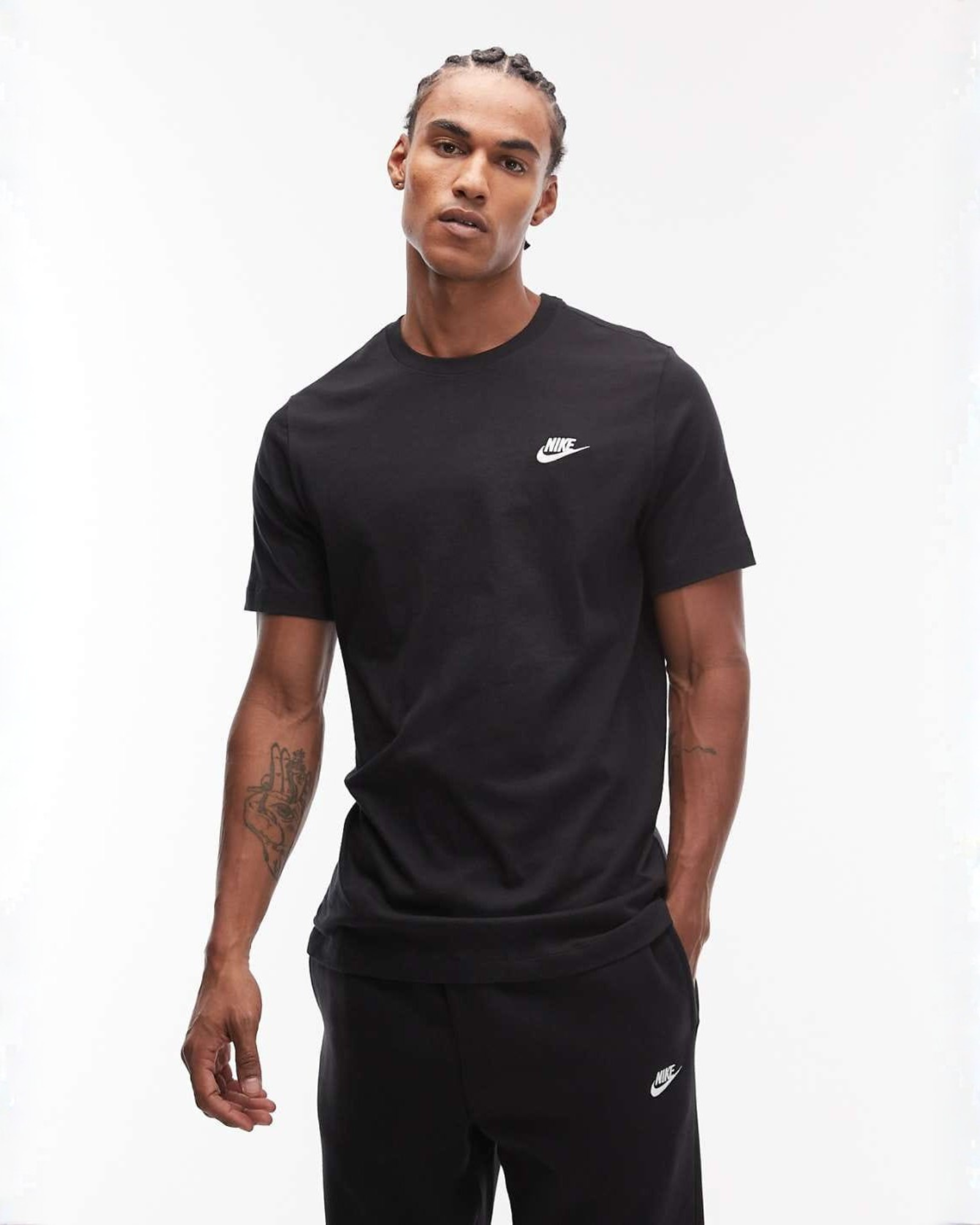 NIKE - Men's Classic Logo Crewneck Black T-Shirt