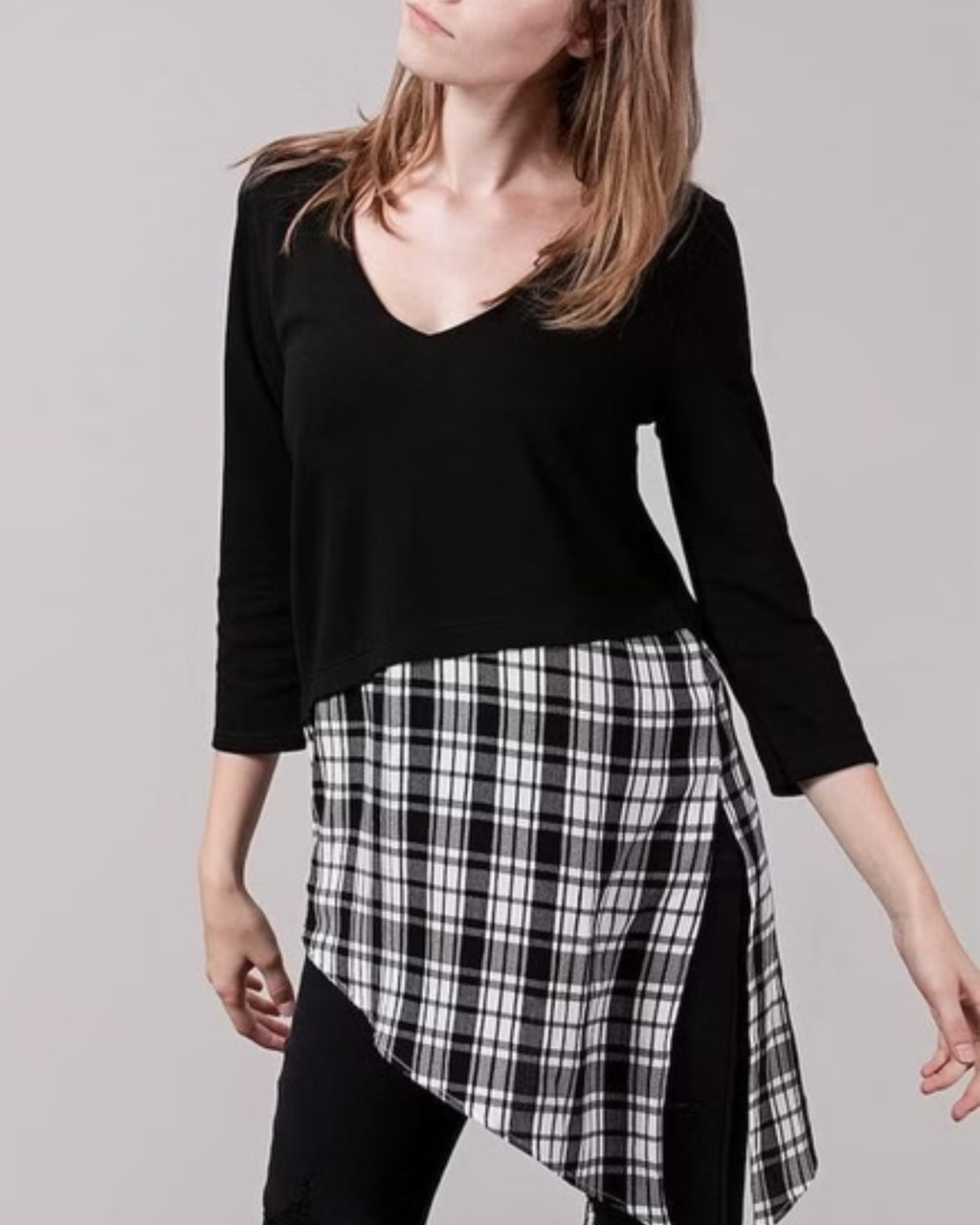 STRADIVARIUS - Black V-Neck Sweater with Plaid Asymmetrical Hem