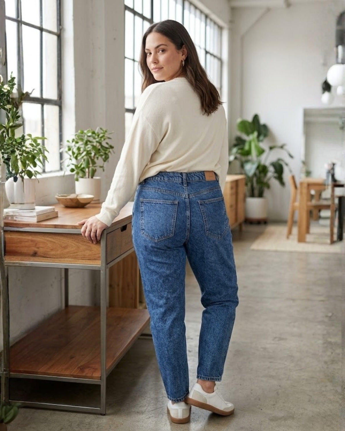 BERSHKA - Women's High-Waist Mom Fit Denim Jeans – Medium Blue Wash