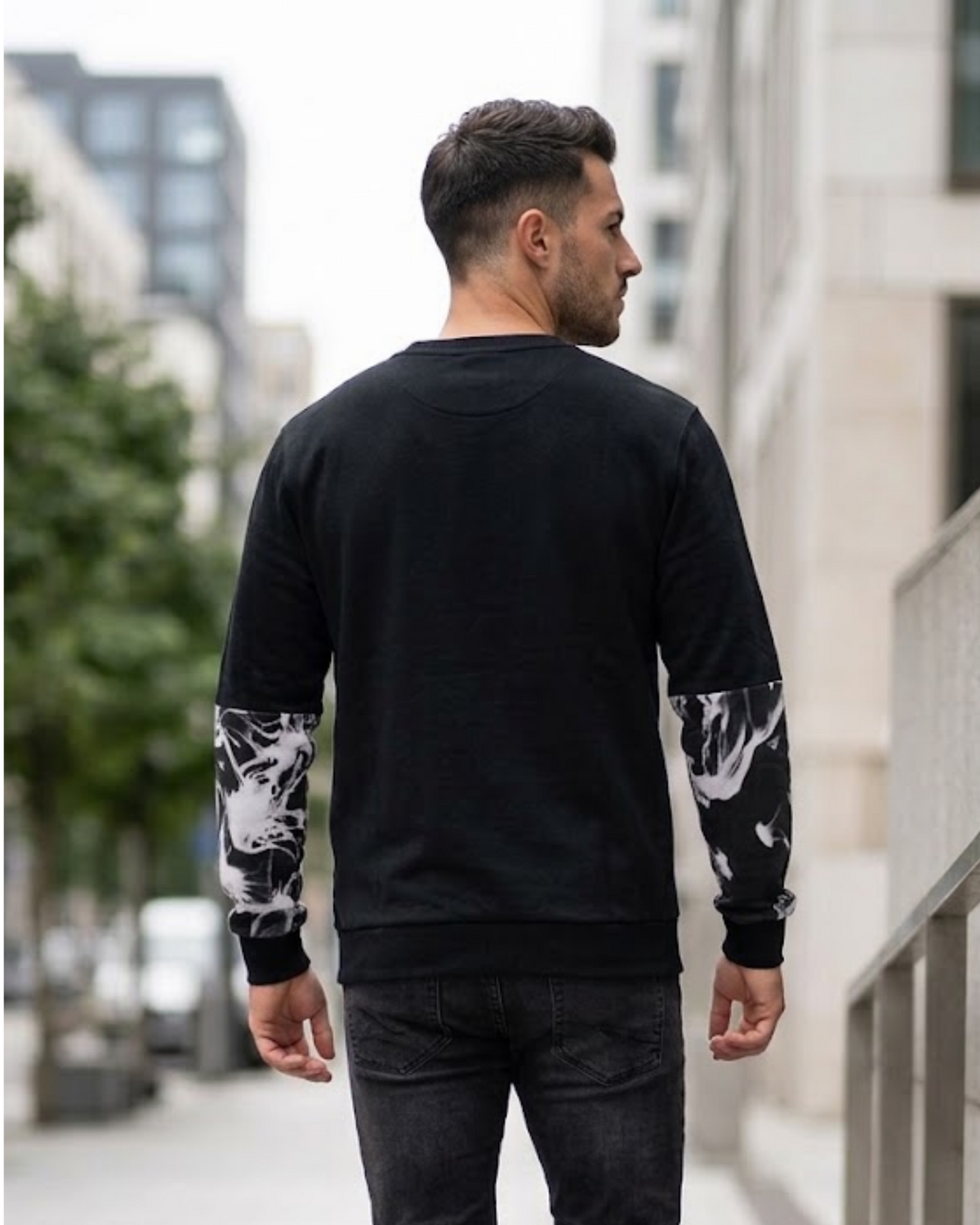 BERSHKA - Men’s Colorblock Graphic Sweatshirt – Black & White "ESCAPE" Print