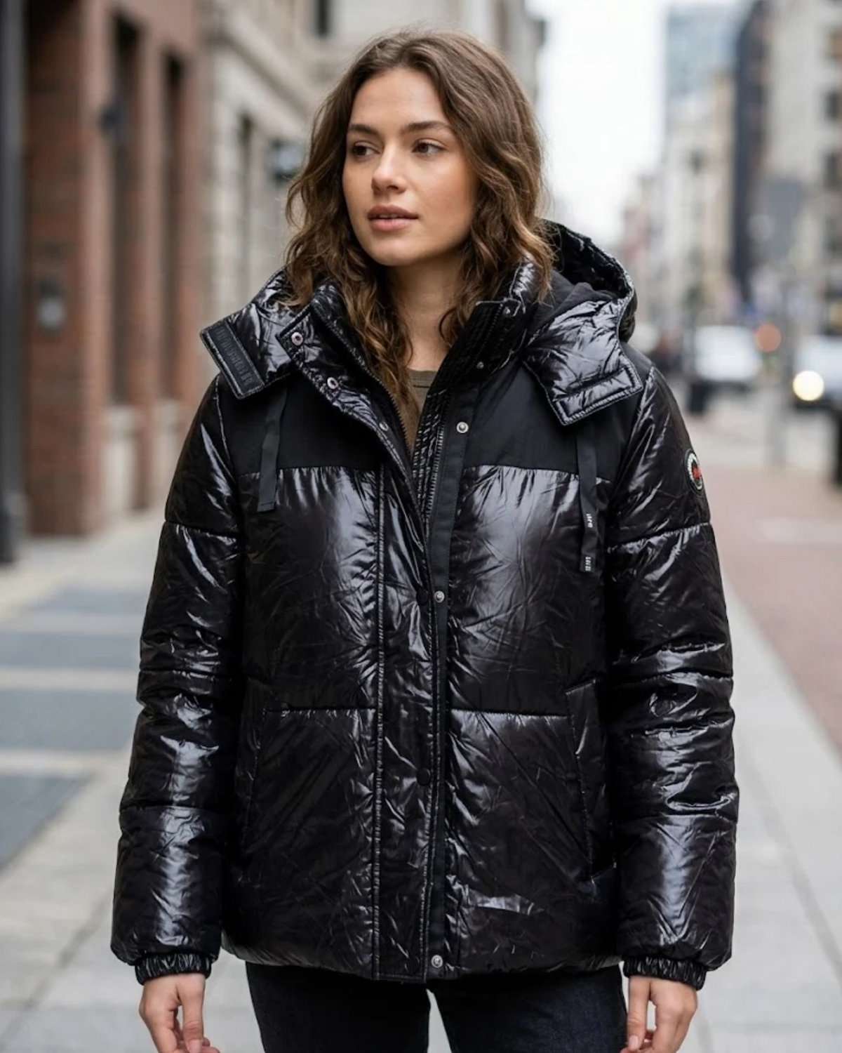 Q/S - Women’s High-Shine Glossy Hooded Puffer Jacket in Jet Black