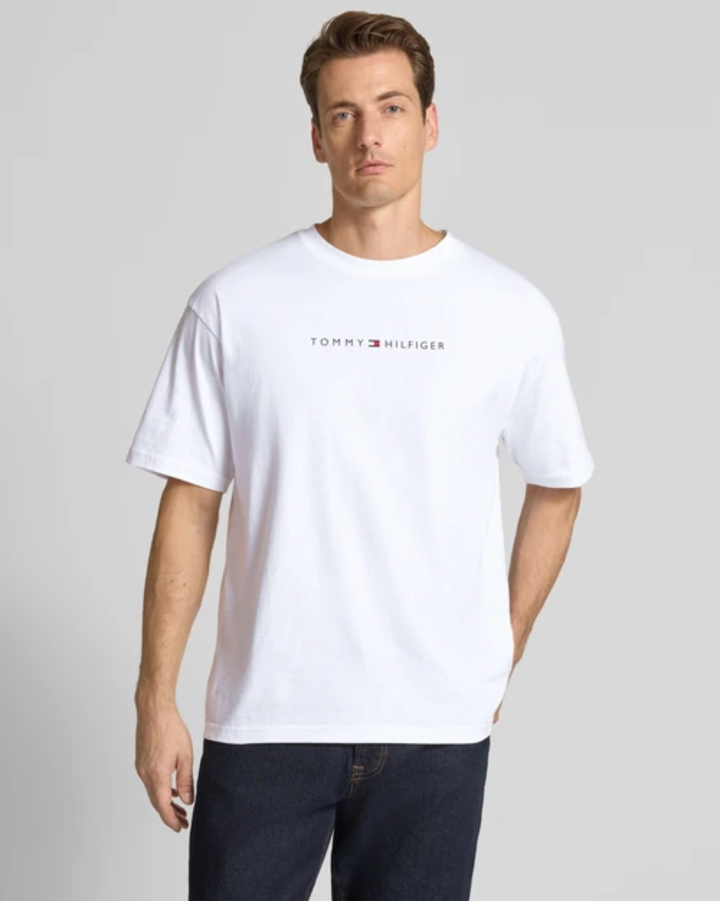 TOMMY HILFIGER - Relaxed fit T-shirt made of pure cotton in white