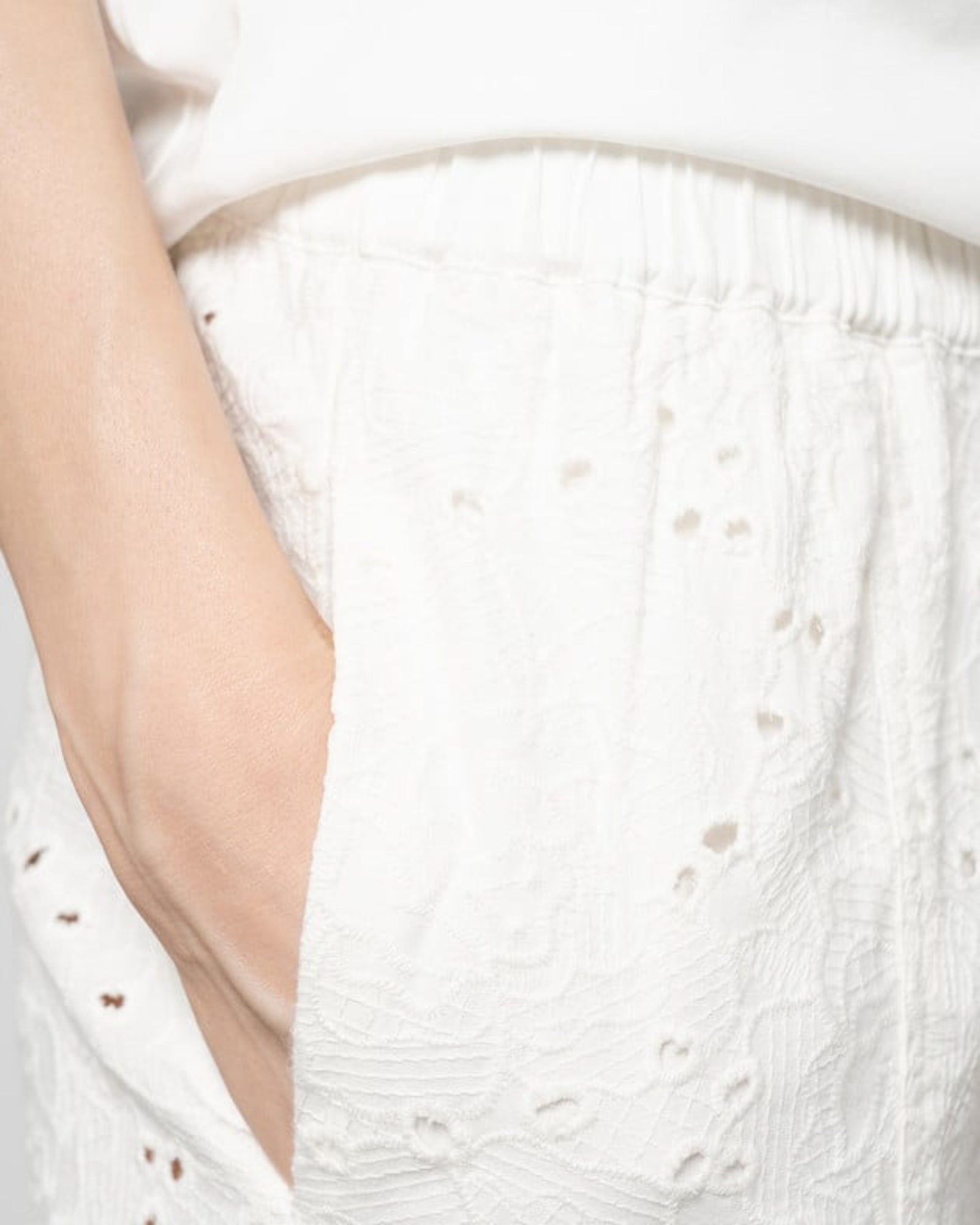 ALFANI - White pants with broderie embroidery