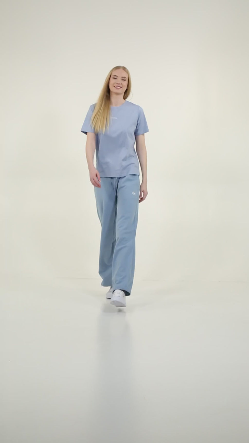 CALVIN KLEIN JEANS - Women's 100% Cotton Minimalist Logo T-Shirt